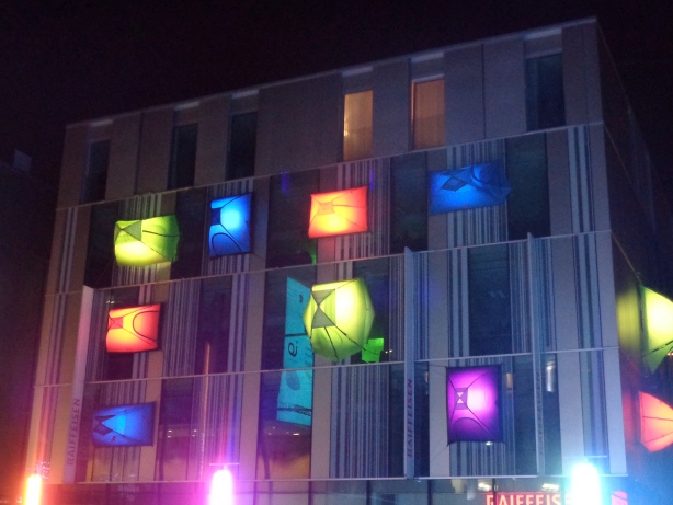  Le camping en façade - Raiffeisen Flon - Benedetto Bufalino & Benoit Deseille