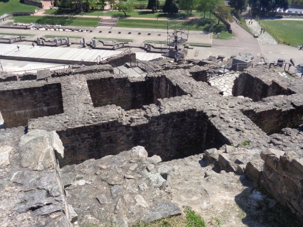 Gallic-roman theatre / Théâtre gallo-romain