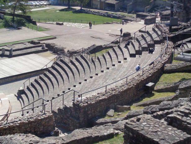 Gallic-roman theatre / Théâtre gallo-romain