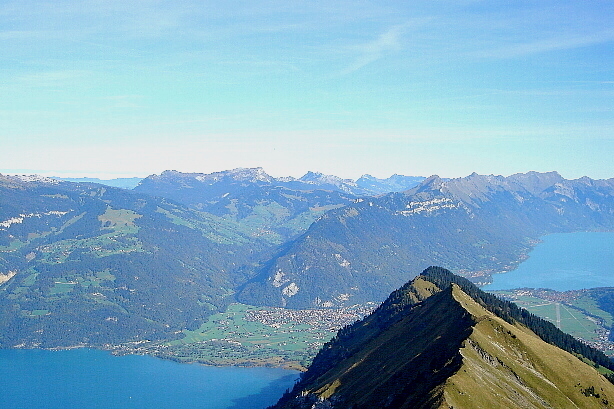 Thunersee, Brienzersee, Interlaken, im Vordergrund Leissiggrat