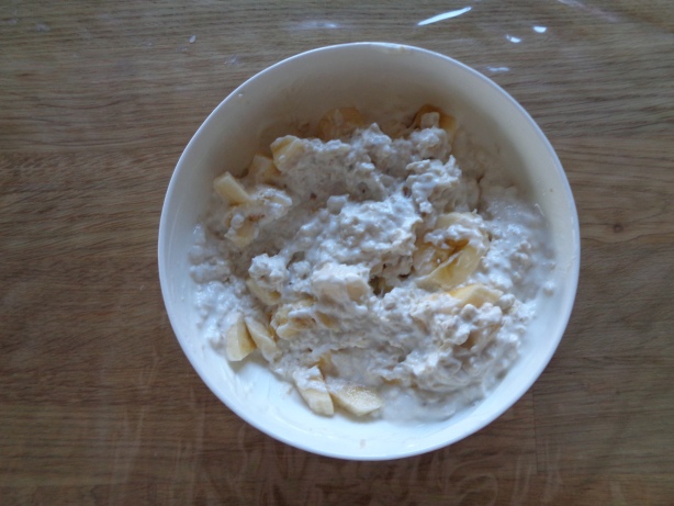 Add all ingredients in a bowle and stir.