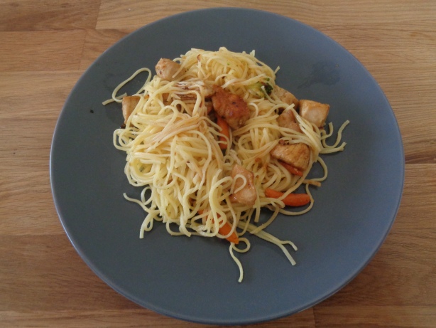 Servieren. Nach Geschmack noch mit Sojasauce verfeinern