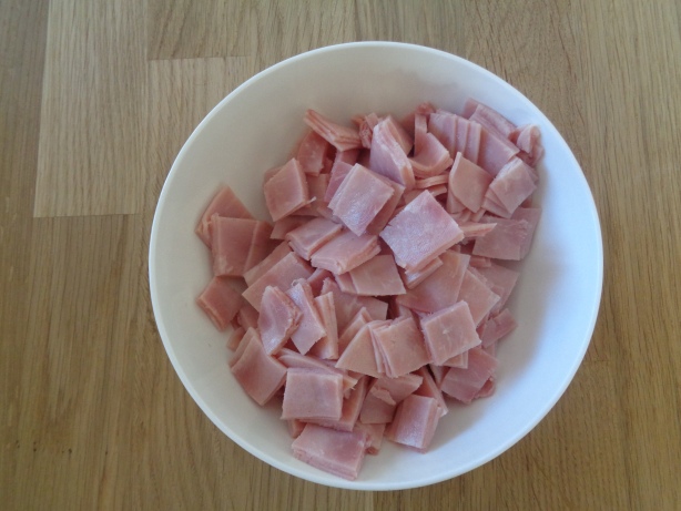 200 Gramm Schinken, in kleine Stücke geschnitten