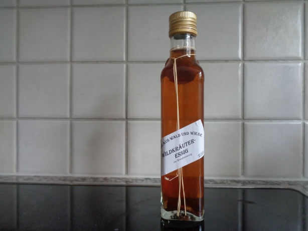 3 Esslöffel hochwertiger Kräuteressig