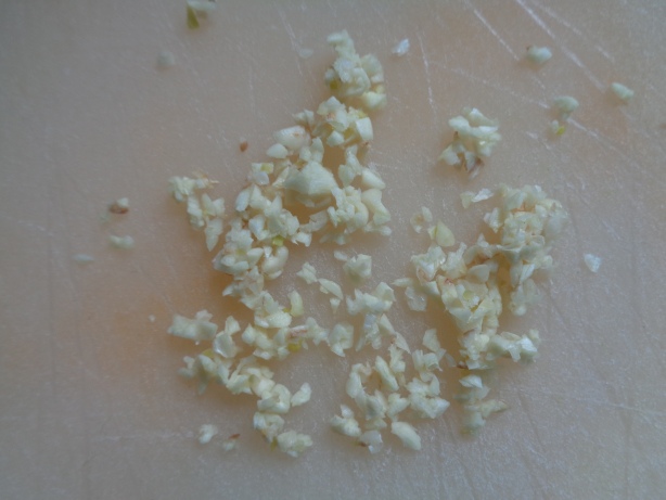 Cut the  garlic in small pieces