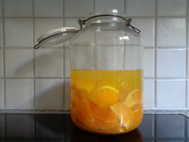 Den Weingeist und das Wasser beigeben