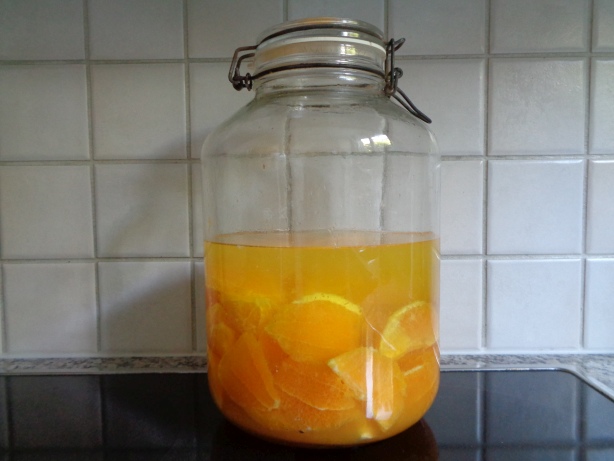 Verschliessen und 2 Wochen stehen lassen