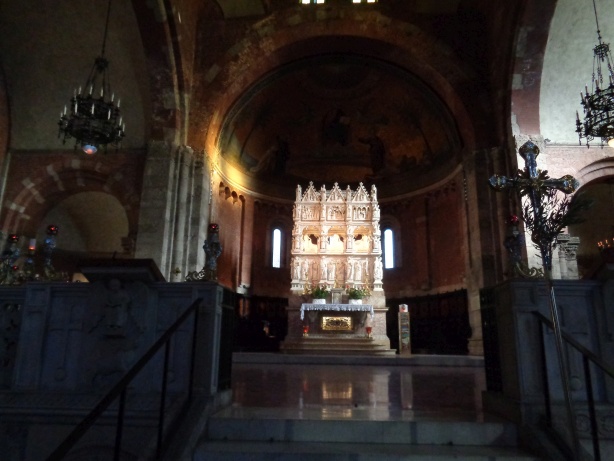 Innenansicht Basilica di San Pietro in Ciel d'Oro