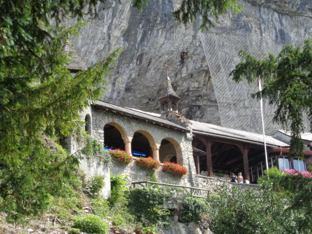 Eingang zu den Beatushöhlen