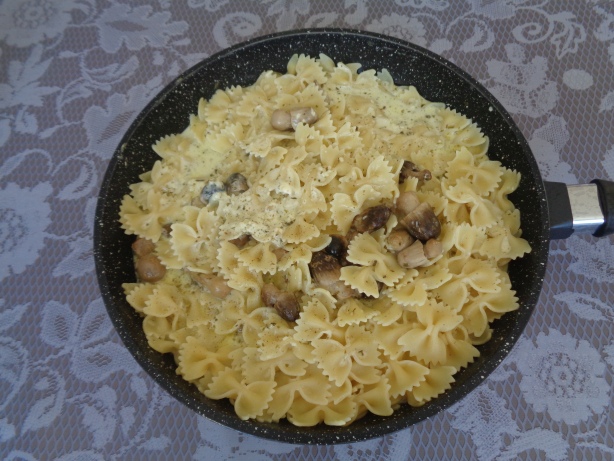 2 Minuten ziehen lassen und mit etwas Pfeffer und Salz würzen