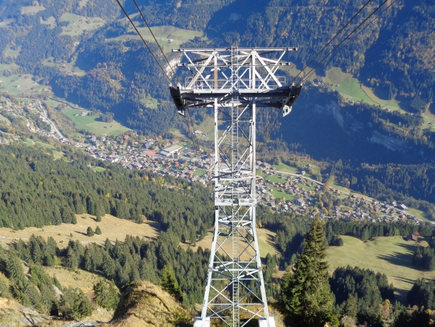 Blick hinunter nach Champéry von Croix-de-Culet