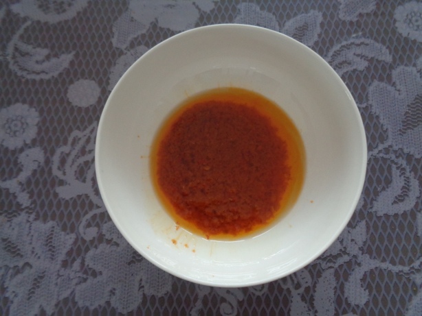 Mit Harissapaste und Olivenöl nach Belieben eine Marinade machen