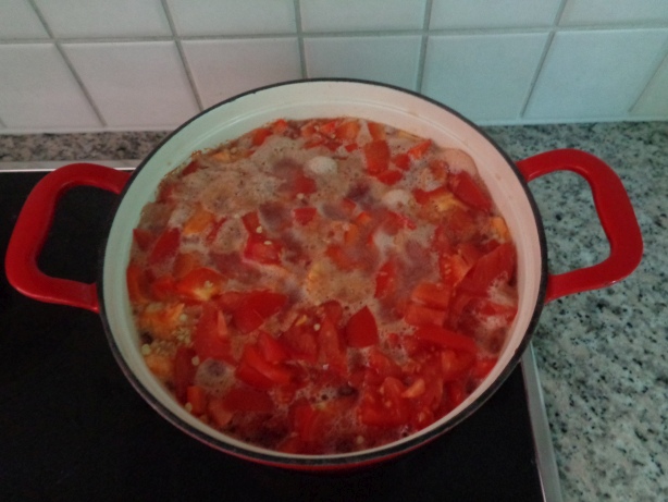 Etwa eine Stunde leicht kochen