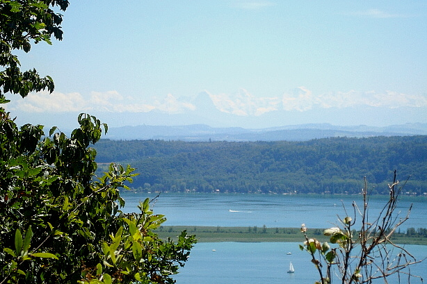 Eiger (3970m), Mönch (4107m), Jungfrau (4158m), Bielersee