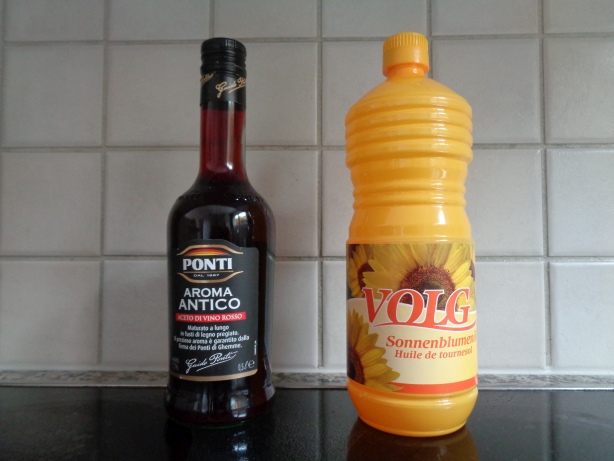 1 Esslöffel Essig und 1 Esslöffel Speiseöl