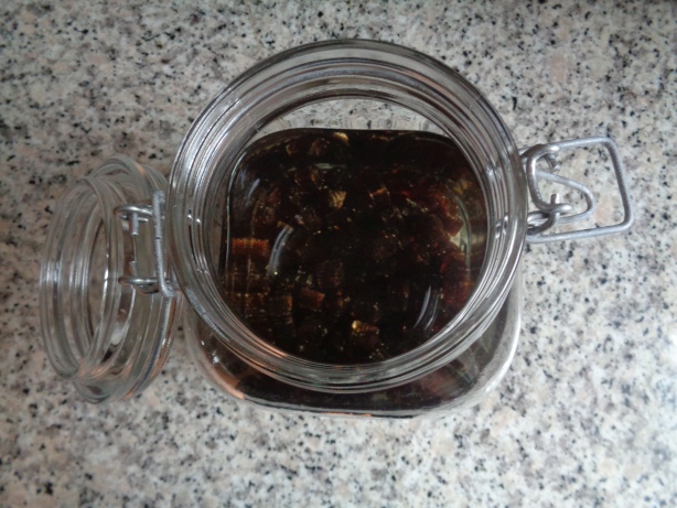 Alle Zutaten in ein Einmachglas geben