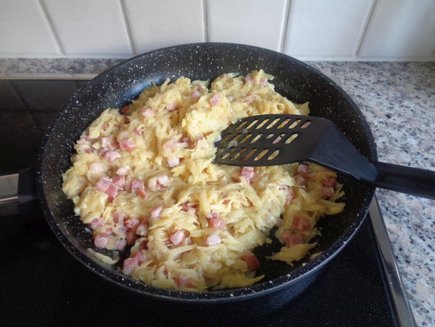 Zutaten in Bratpfanne 10 Minuten gelegentlich verrühren und wenden