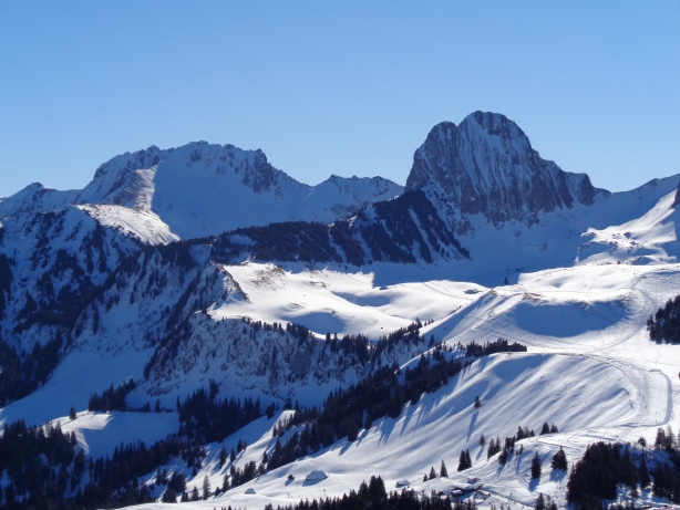 Chrummfadeflue (2074m), Nünenenflue (2101m)
