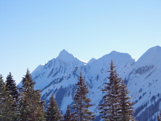 Tannhorn (2221m), Gummhorn (2040m), Blasenhubel (1965m)