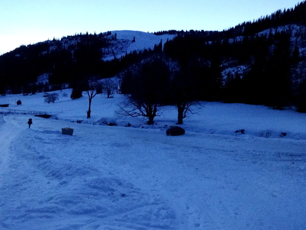 Früh am Morgen allein im Meniggrund