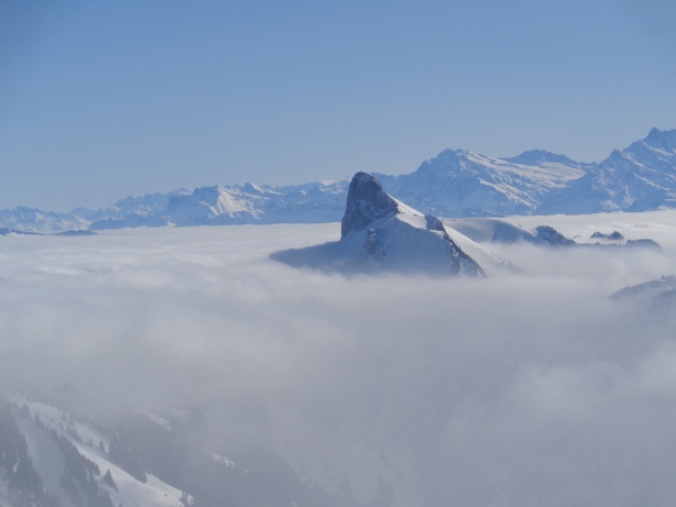 Stockhorn (2190m) im Vordergrund