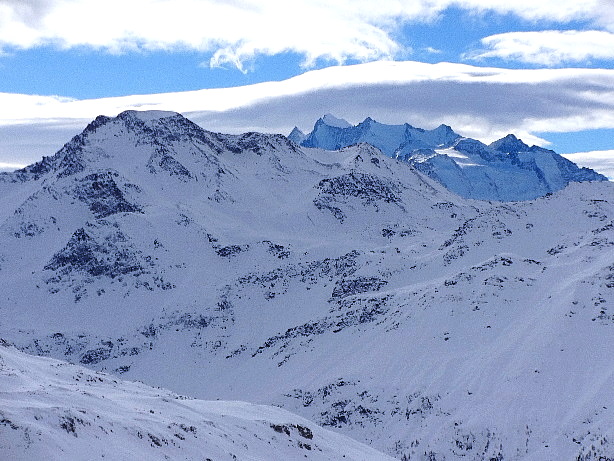 Im Hintergrund Mischabel (4545m)