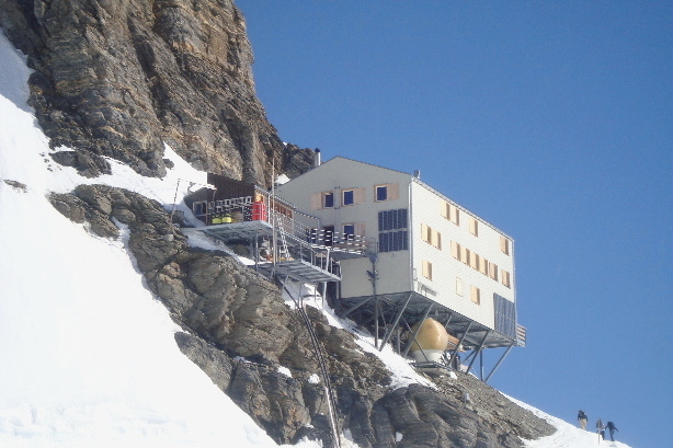 Mönchsjoch hut SAC (3650m)