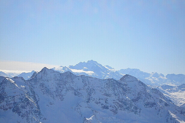 Vordergrund Gletscherhorn, Jolihorn, Wilerhorn - Hintergrund Mischabel