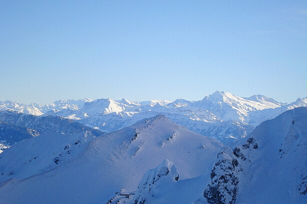 Sustenhorn, Faulhorn, Dammastock, Homad, Wellhorn, Wetterhorn, Bärglistock