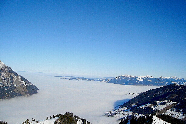Nebelmeer über Kandertal und Thunersee