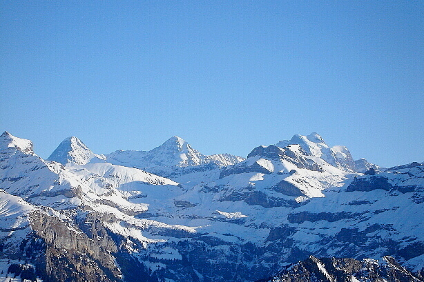 Eiger (3970m), Mönch (4107m), Jungfrau (4158m), Chilchflue (2833m)