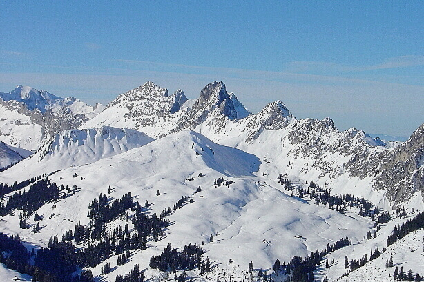Vanil Noir (2389m), Dent de Savigny (2252m), Dent de Ruth (2236m)