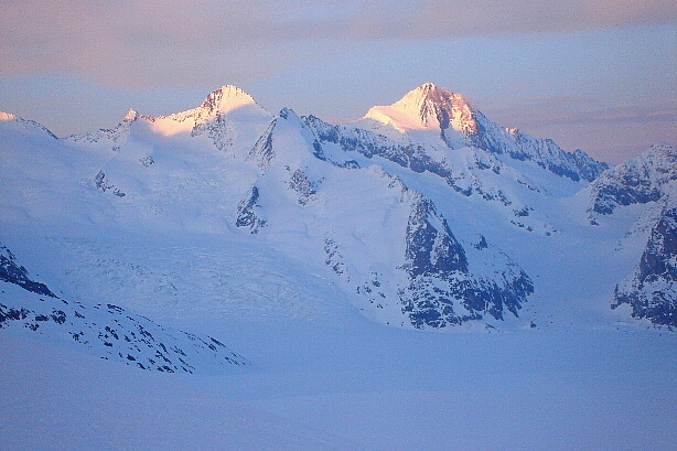 Fiescherhörner (4049m), Grünhorn (4044m), Finsteraarhorn (4272m)