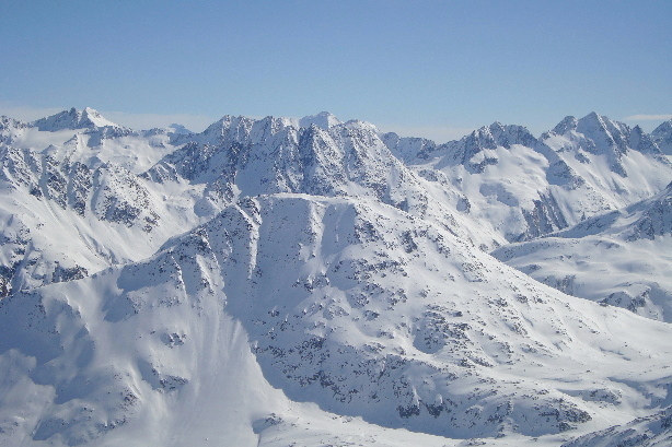 Piz Ner (2762m), Piz Cavradi (2614m), Piz Paradis (2884m)