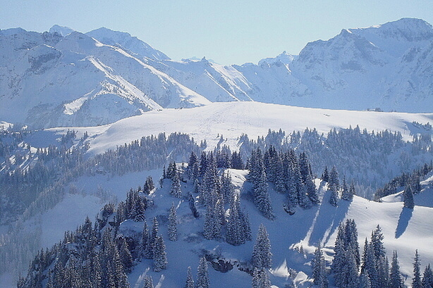 Meniggrat (1949m) im Vordergrund