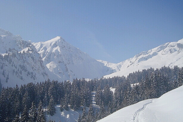 Rengghorn (2104m) und Rengglipass (1973m)