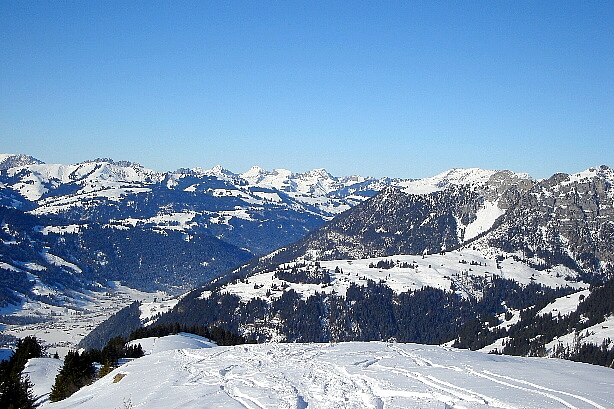Rinderberg, Wandfluh, Hundsrügg, Schopfenspitz, Chörblispitz