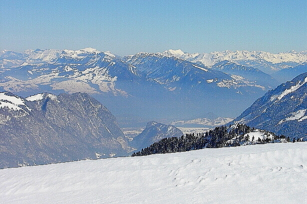 Simmefluh (1460m), Niederhorn (1949m), Brienzer Rothorn (2349m), Huetstock (2676m)