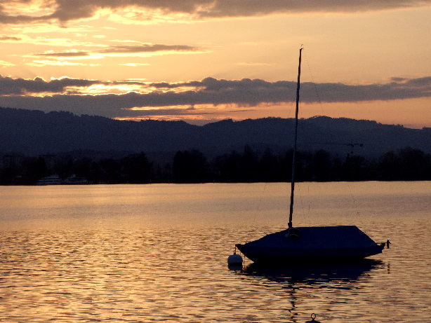 Thunersee vor dem Schloss Hünegg