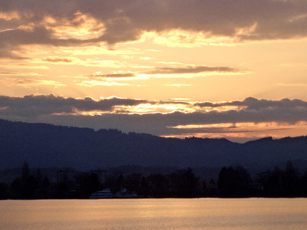 Thunersee vor dem Schloss Hünegg