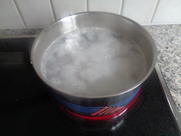 Die Meerfrüchte etwa 45 Minuten kochen