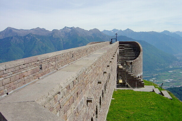 Kirche Santa Maria degli Angeli von Mario Botta auf der Alpe Foppa