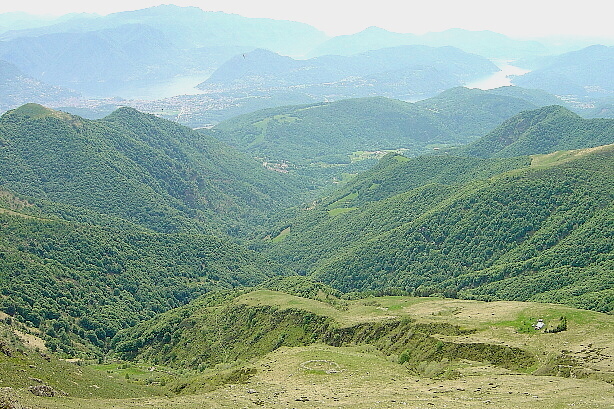 Im Hintergrund Lugano und Luganersee / Lago di Lugano