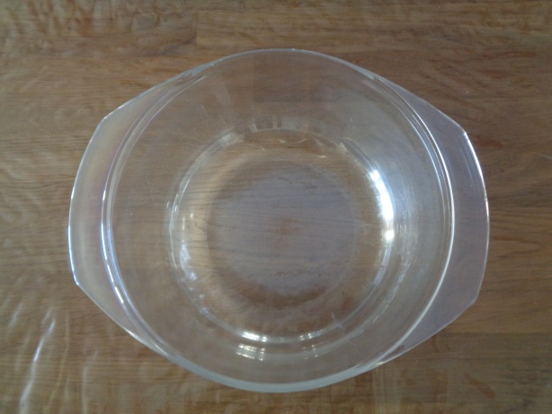 Die Backform mit Olivenöl leicht einölen