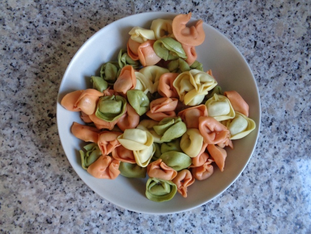 200 Gramm in gesalzenem Wasser weichgekochte Tortellini