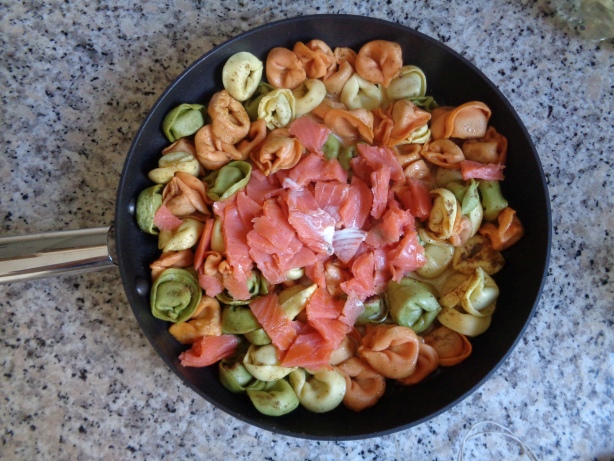 zu den angebratenen Tortellini geben