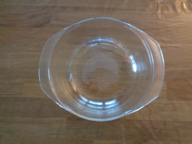 Die Backform mit Olivenöl leicht einölen