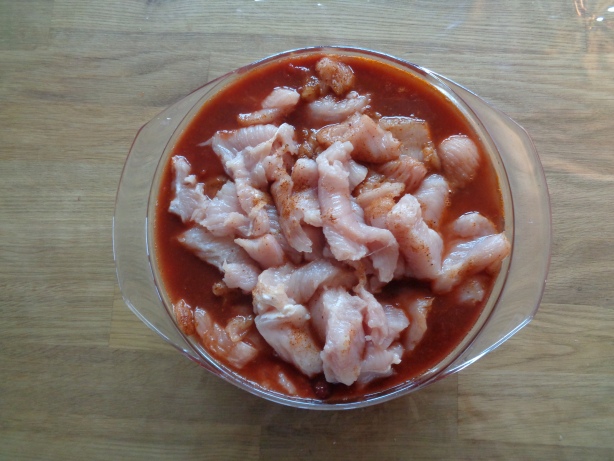 Die geschnittenen Trutenschnitzel obendrauf legen