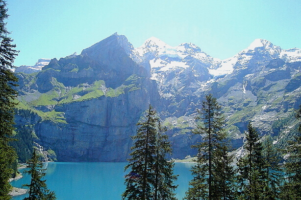 Oeschinensee, Blüemlisalphorn (3660m), Oeschinenhorn (3486m), Fründenhorn (3369m)