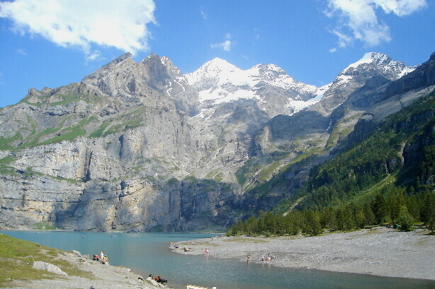 Oeschinensee, Blüemlisalphorn (3660m), Oeschinenhorn (3486m), Fründenhorn (3369m)